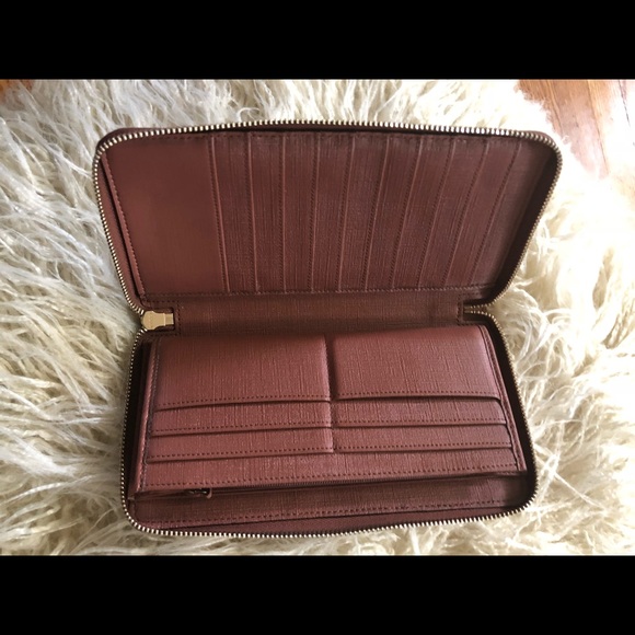 Gucci - Picture 3 of 5